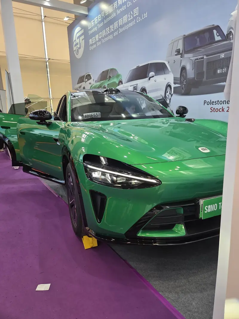 Veículo elétrico Xiaomi SU7 verde — Fase 1 Tecnologia e EVs