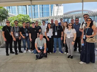 Grupo de empresários brasileiros AMO Embarque na Missão Canton Fair 2025 — Guangzhou China